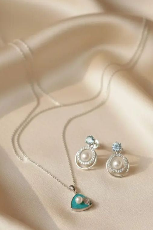 Minimal Pearl Jewelry Set